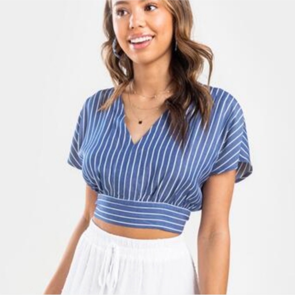 June & Ivy Blue Striped Cropped Cap Sleeve Blouse- Size Medium